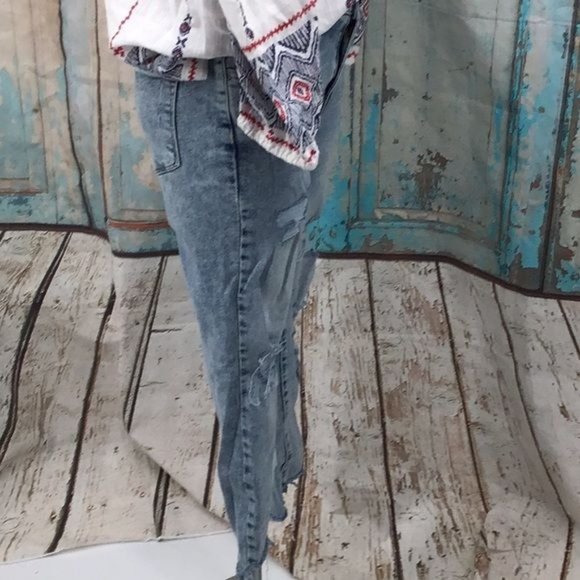 Maurice 4 Short High Rise Light Destructed Step Raw Hem Light Wash NEW - Picture 4 of 6